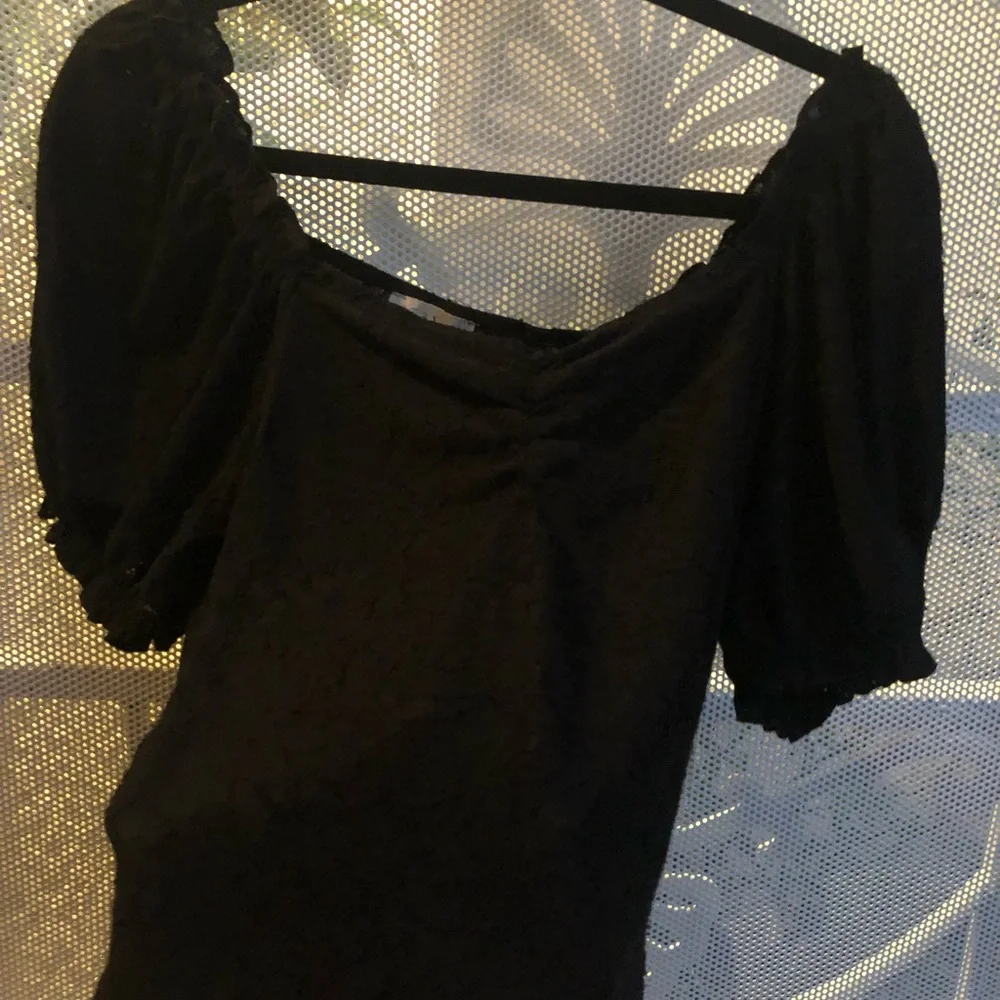 Status by Chenault - Black Puff-Sleeve Women's Top - Classic Square Neck